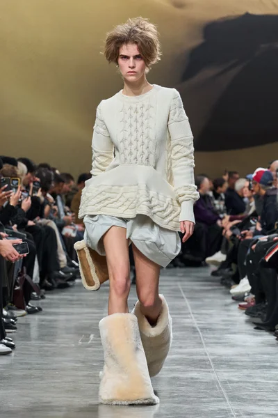 Look 14